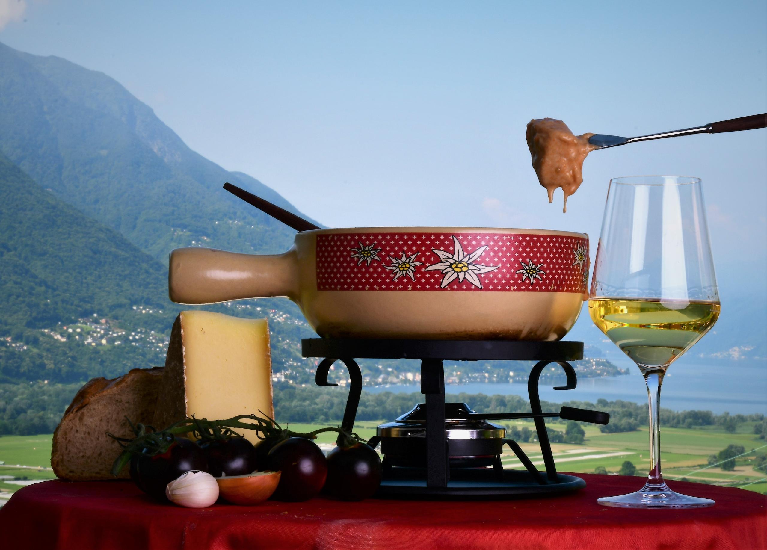 fondue f/29.0 1740 iso 125