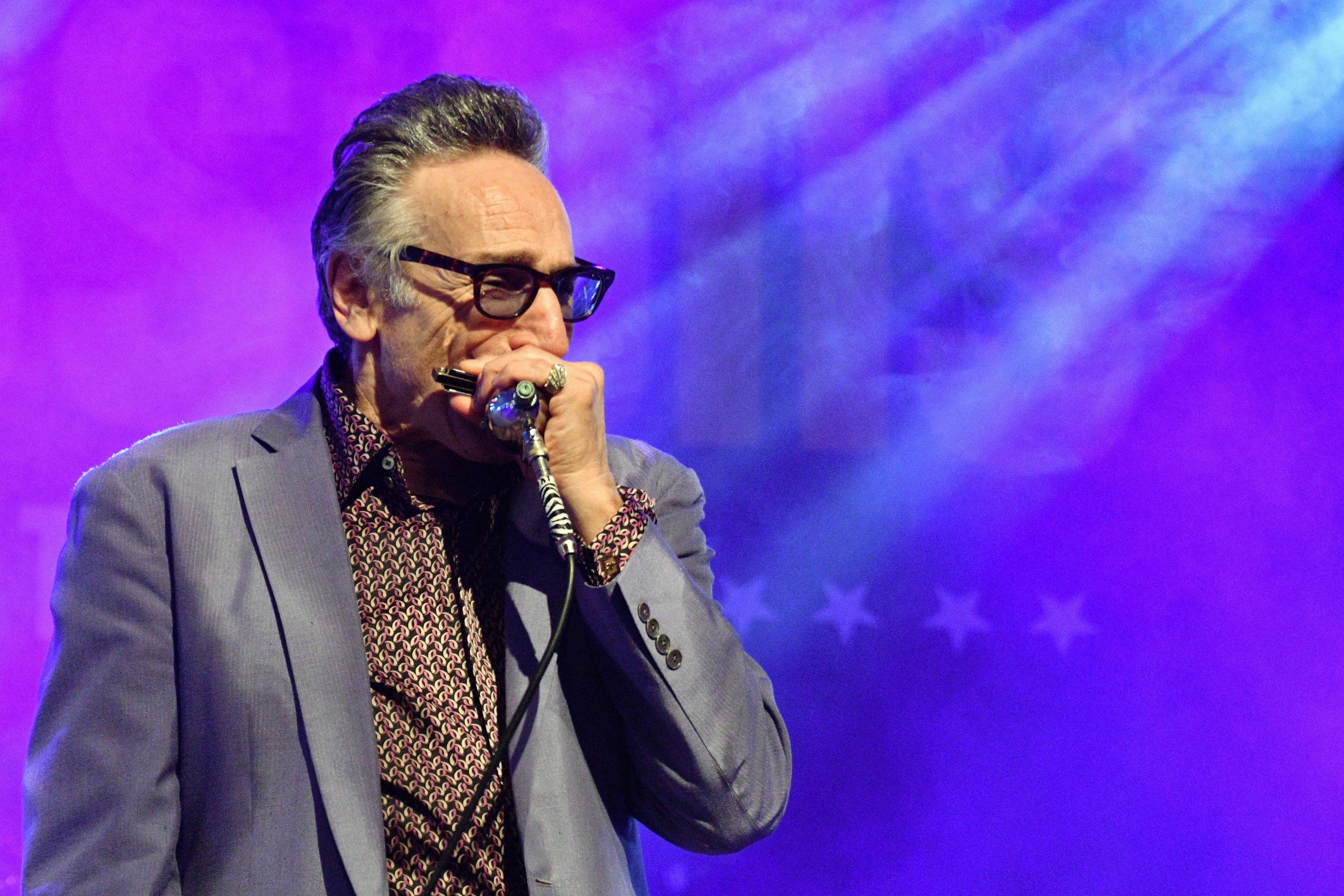 Harmonica f/5.6 1/125 ISO 8000