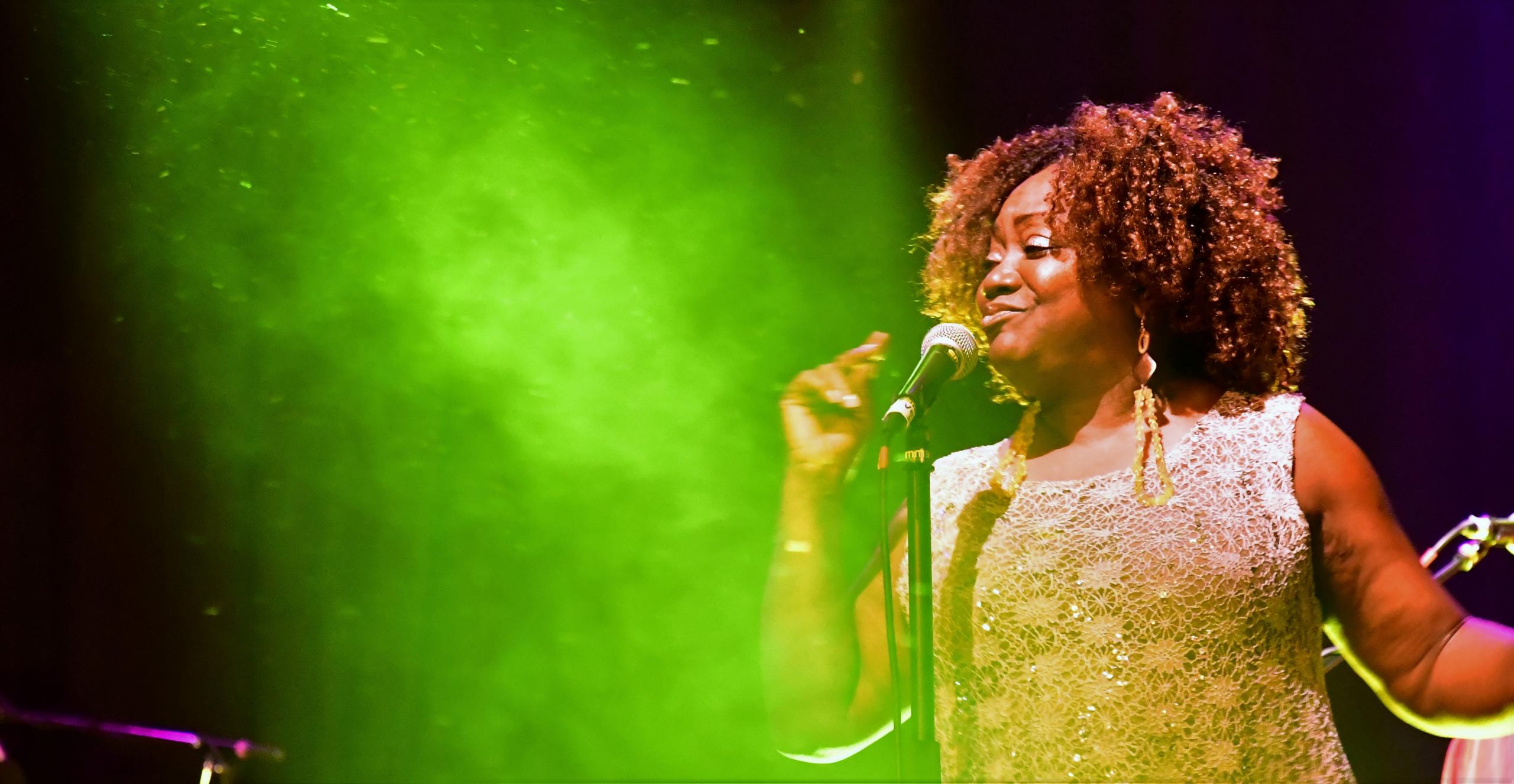 Chanteuse f/4.0 1/50 ISO 10000