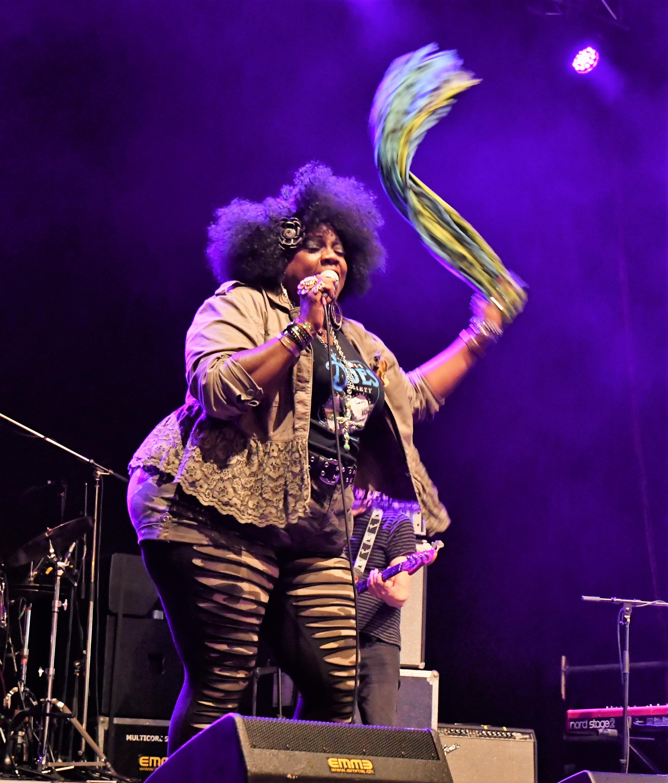 Chanteuse f/4.0 1/125 ISO 5000