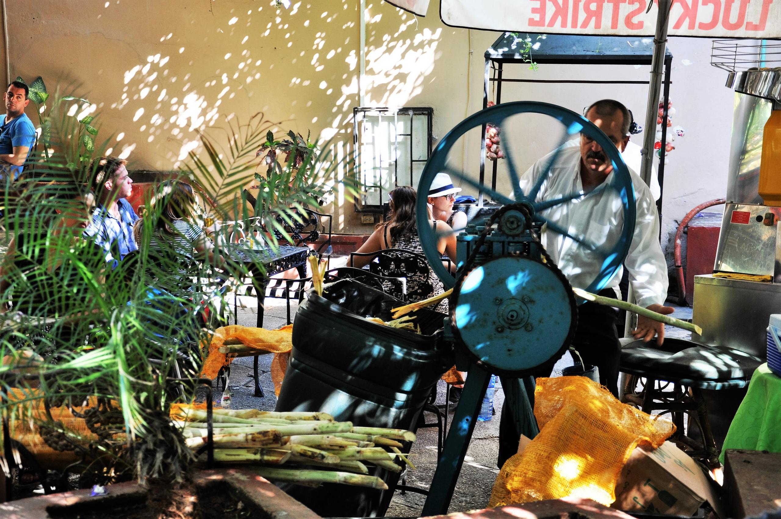 Atelier f/4.5 1/80 ISO 400